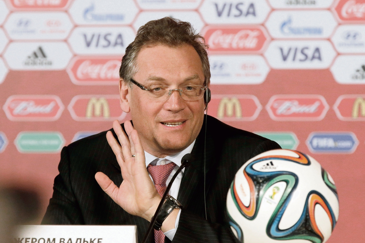 El Secretario de la FIFA, Jerome Valcke durante la conferencia de prensa ante los medios internacionales. (Foto Prensa Libre: EFE)