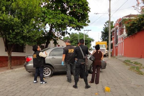 Un abogado y notario fue atacado a balazos en el barrio San Marcos, en Zacapa. (Foto Prensa Libre: Víctor Gómez)<br _mce_bogus="1"/>
