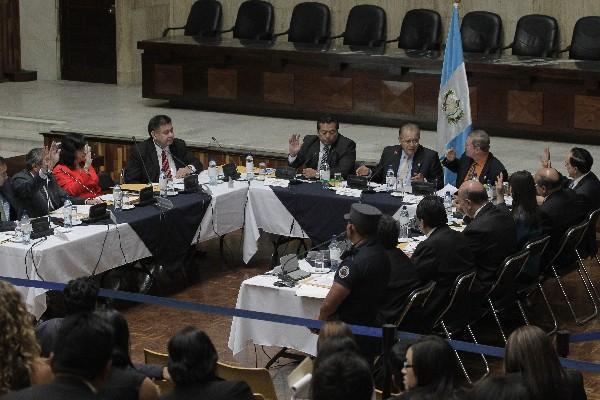 Los 14 comisionados para elegir a la nómina de seis candidatos para fiscal general empezó a trabajar en la sala de vistas de la  Corte Suprema de Justicia.