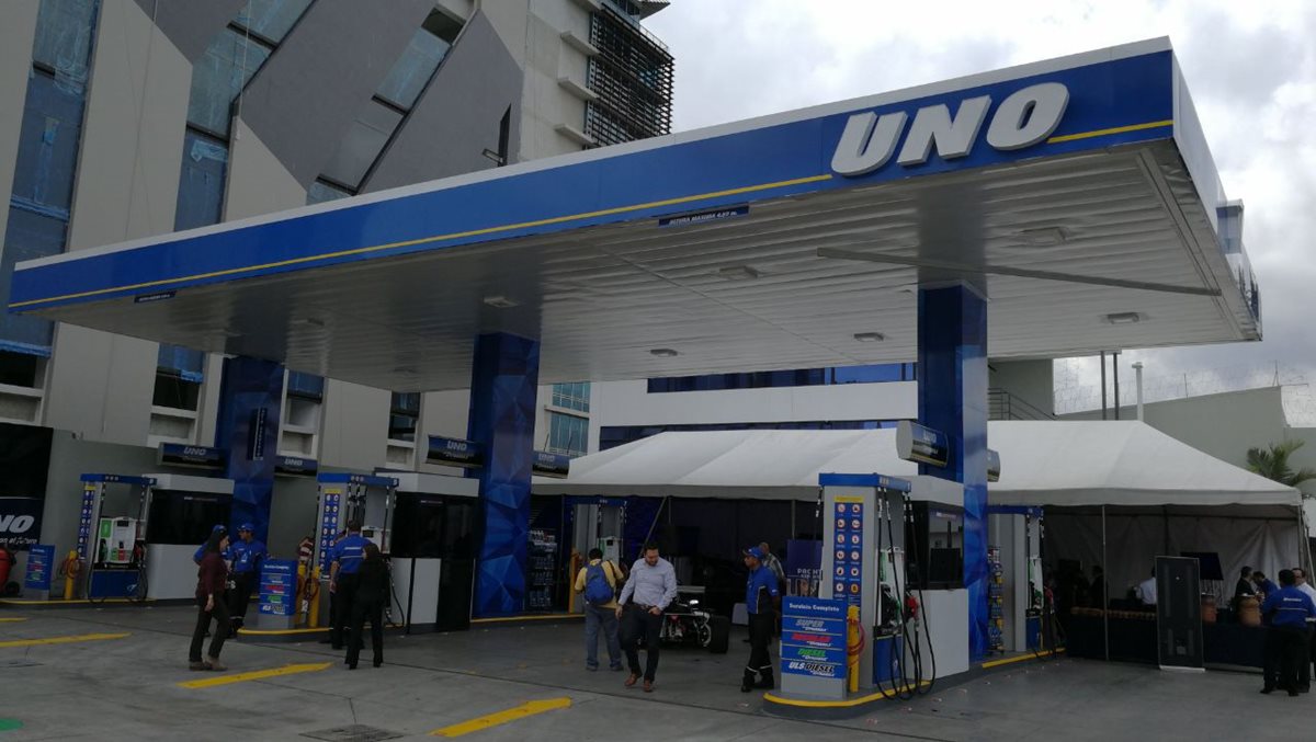 Presentan nueva marca UNO en el país, la primera estación de servicio se ubica en la Zona 10. (Foto Prensa Libre: Erick Ávila)