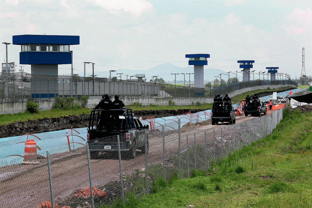 Autoridades mexicanas aumentan la seguridad fronteriza para dar con el narcotraficante Joaquín "El Chapo" Guzmán.(Foto Prensa Libre:AP)