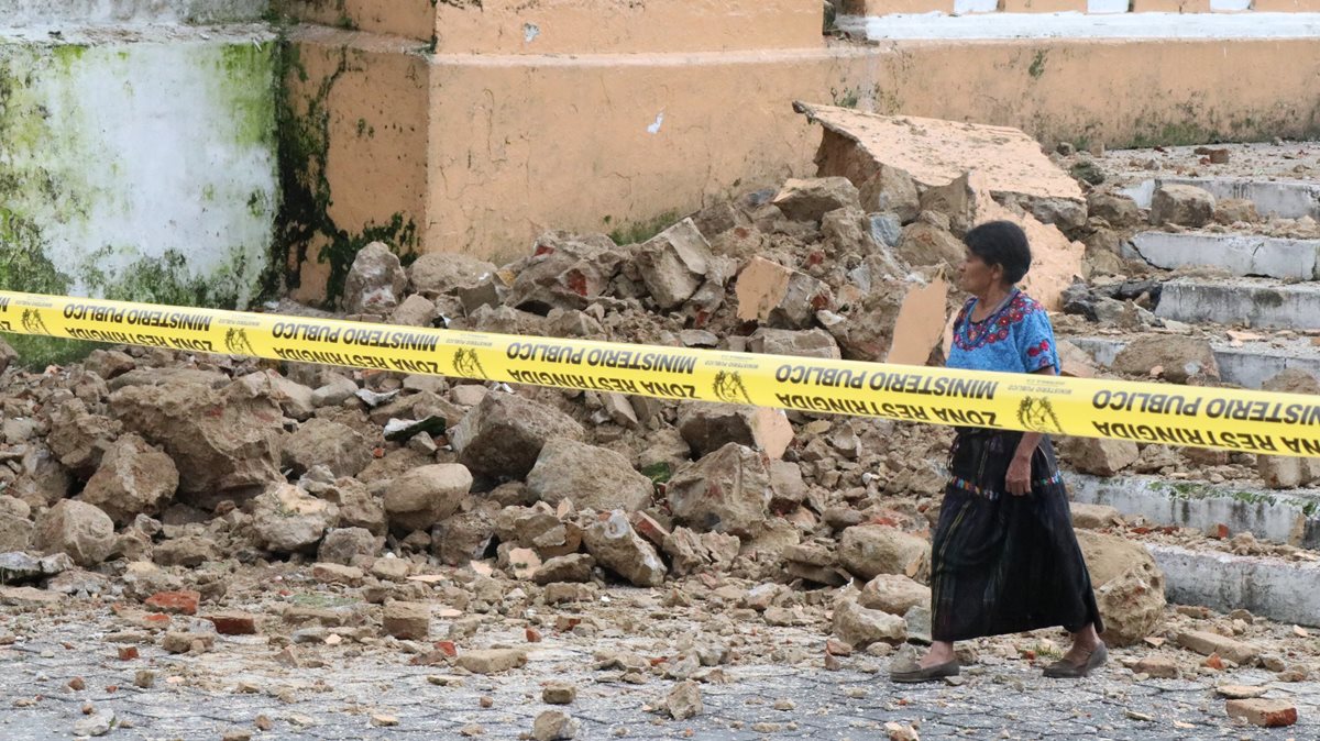El 14 de junio pasado se registró un sismo de 6.6 grados, el cual afectó particularmente a la región de occidente. (Foto Prensa Libre: Hemeroteca PL)