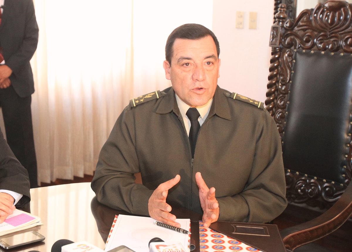 Williams Mansilla, ministro de la Defensa Nacional. (Foto Prensa Libre: HemerotecaPL)