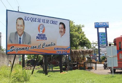 En Puerto  San José,  Escuintla, se promocionan el presidente del Congreso y el alcalde Jorge Rizzo.