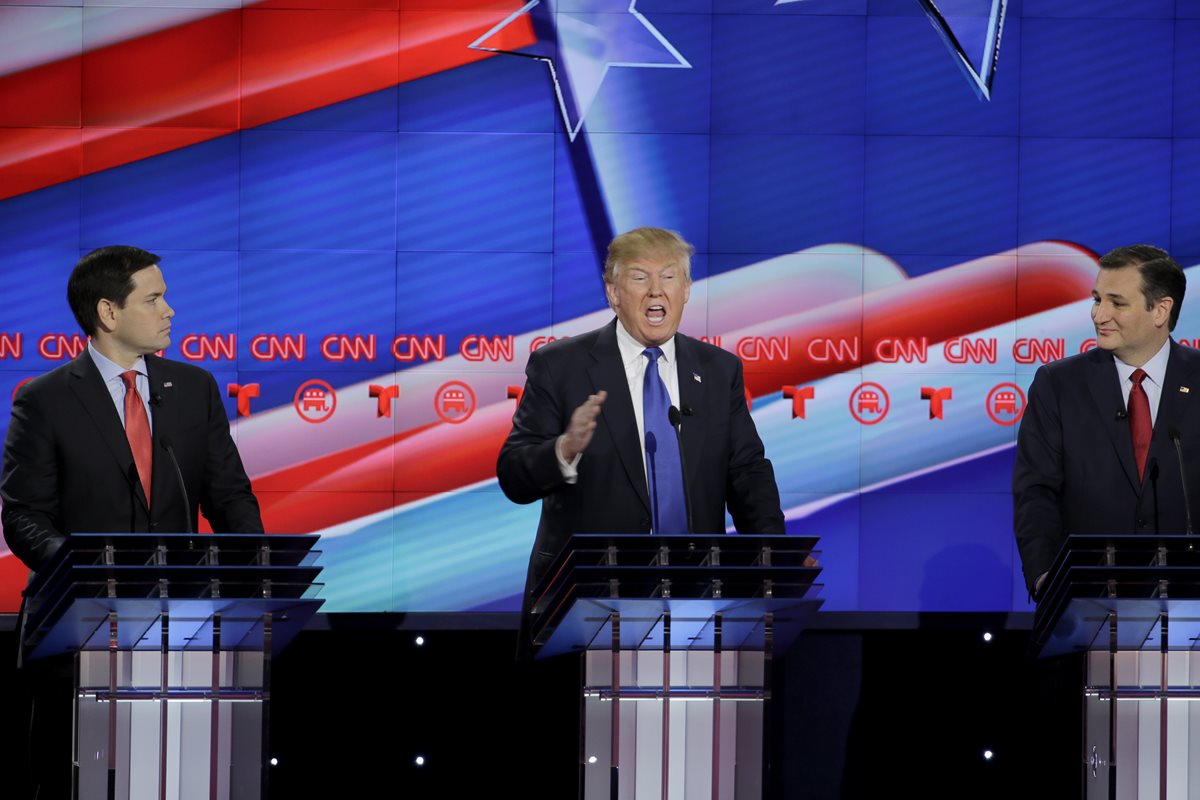 Los candidatos presidenciales Marco Rubio, Donald Trump y Ted Cruz durante el debate. (Foto Prensa Libre: AP).