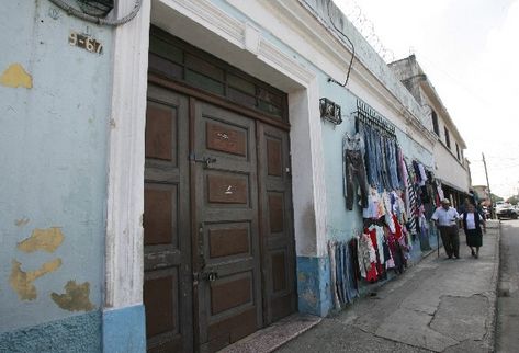 La Escuela América,  en la   zona 1,  es una de las que podrían  cerrar, ya que los propietarios de los  inmuebles evalúan  no renovar  contrato. (C. Sebastián)