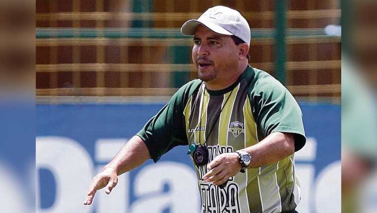 Juan Alberto Salguero ya fue entrenador de Deportivo Petapa y conoce muy bien el futbol guatemalteco. (Foto Prensa Libre: Hemeroteca PL)