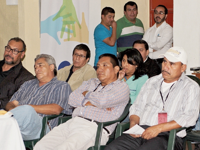 Vecinos de San Pablo, San Marcos, reciben información de la Comisión Nacional de Diálogo, sobre los beneficios de la hidroeléctrica.