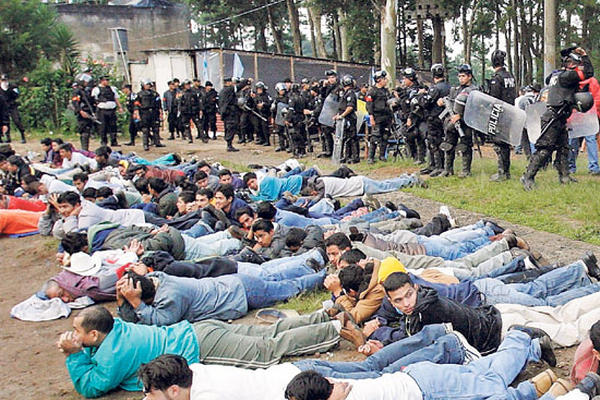 En septiembre del 2006, un comando ingresó en la Granja de Rehabilitación Penal Pavón, Fraijanes, donde fueron ejecutados siete reos, todos  del comité de orden y disciplina de la prisión.