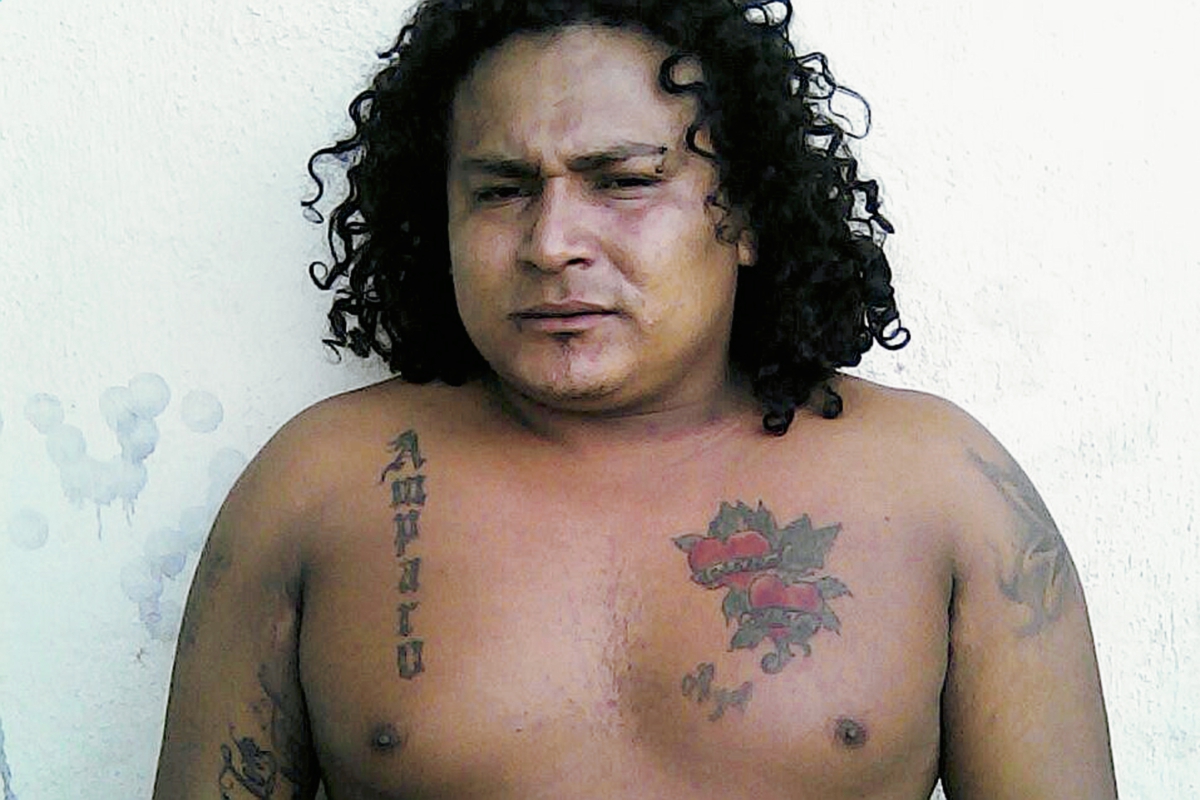 Edwin Estalón González Jiménez, de 25 años, fue capturado en Cuilapa, Santa Rosa, sindicado de distribuir droga. (Foto Prensa Libre:)