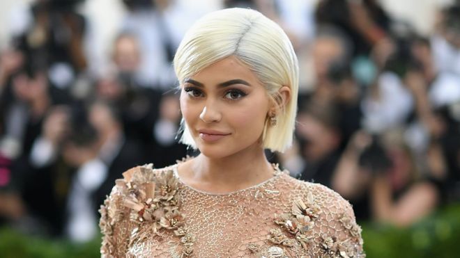 Kylie Jenner es hermana de la celebridad estadounidense Kim Kardashian, con quien realiza un popular programa de televisión. (Foto Prensa Libre:GETTY IMAGES)