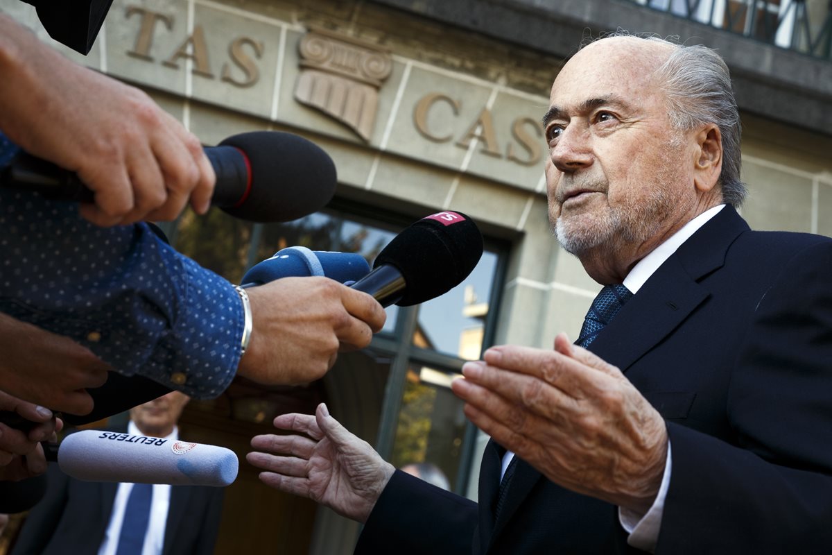 Joseph Blatter a su llegada al TAS. (Foto Prensa Libre: AP)