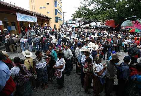 En el proceso electoral del 2011 hubo denuncias de ciudadanos que señalaron que varios jefes ediles trasladaron personas de otras localidades  para que votaran a su favor.