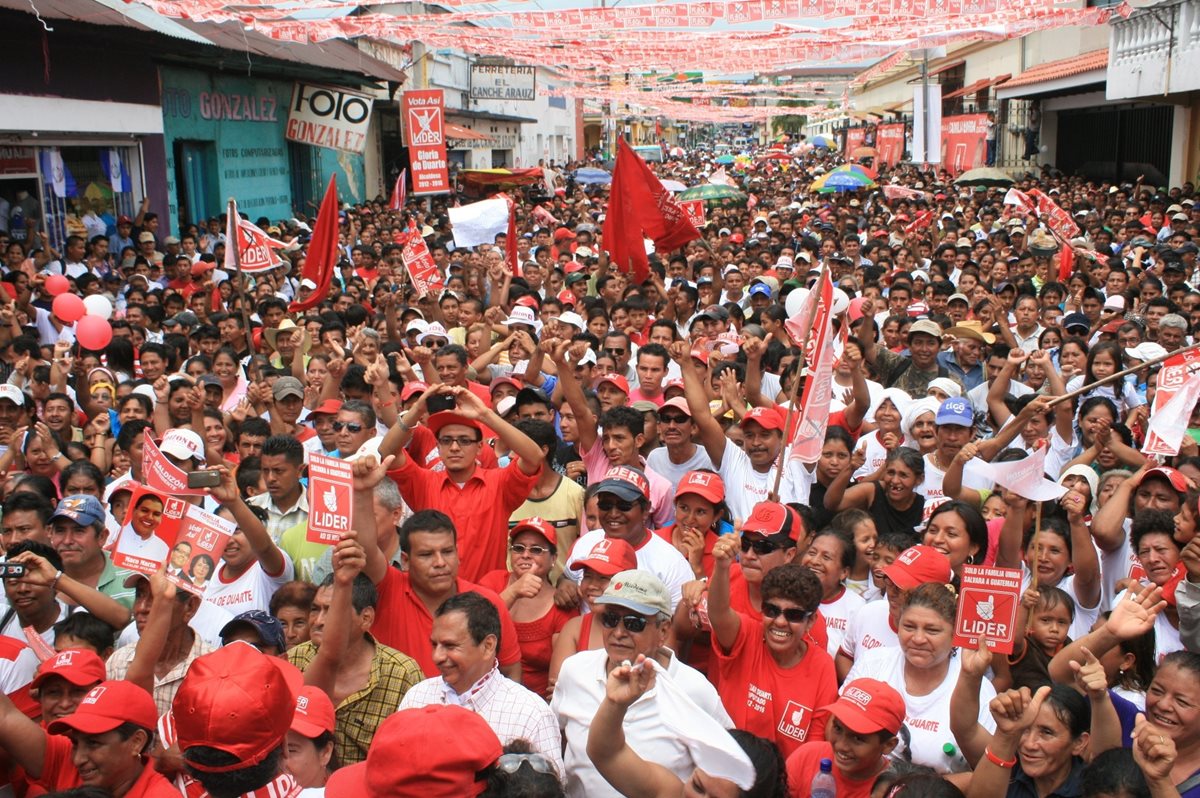 Afiliados del partido Líder también han acudido al TSE para separarse de esa agrupación política.