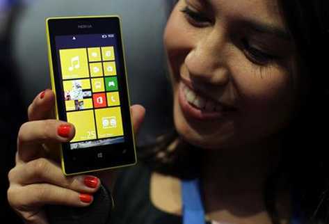 Nokia dio a conocer el Lumia 520 durante el Congreso Mundial de Telefonía Móvil (Foto Prensa Libre: EFE).