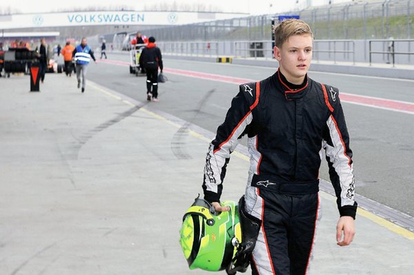 Revuelo mediático en torno al debut del hijo de Schumacher como piloto