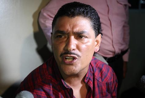 Marlon Puente brinda declaraciones a la Prensa en la Torre de Tribunales. (Foto Prensa Libre: Esbin García)