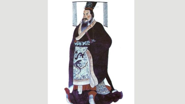 Qin Shi Huang, quien murió a la edad de 49 años en el año 210 a. C., unificó a China. WIKIPEDIA
