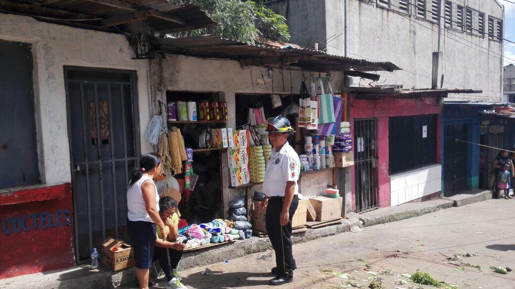 El comerciante Pedro Ixoy, de 62 años, murió baleado en el interior de un local de abarrotes, en el mercado de Jocotales, en Chinautla. (Foto Prensa Libre: CBV)