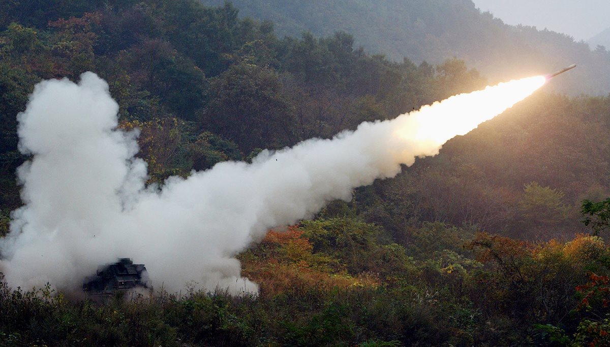 Corea del Norte avanza en su programa de misiles al lanzar el nuevo Musudan.(Foto Prensa Libre:AFP).