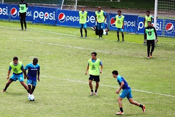 La Universidad se entrenó este viernes 31 de octubre para preparar el juego ante Municipal. (Foto Prensa Libre: Jorge Ovalle)