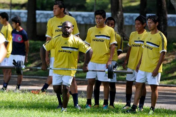 Milton Núñez es la voz de la experiencia sancarlista. (Foto Prensa Libre: Max Pérez)