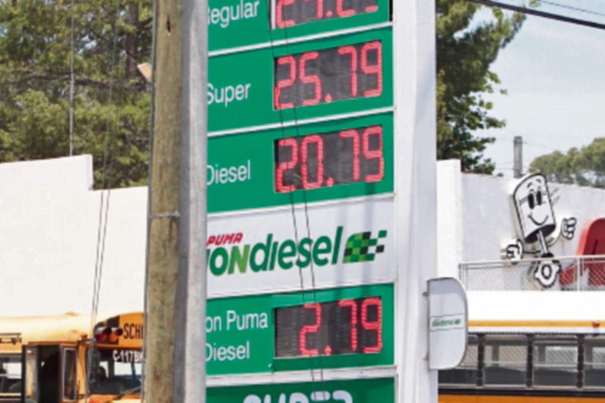 gasolinas súper y regular subieron Q1. ( Foto Prensa Libre: Fotografía. Erick Avila)