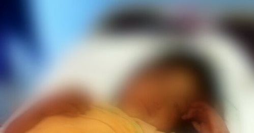 María Angélica Estayul Tiquiram, de 7 años, herida de bala en Uspantán, es trasladada al Hospital Regional de Santa Cruz del Quiché. Foto Prensa Libre: Óscar Figueroa)