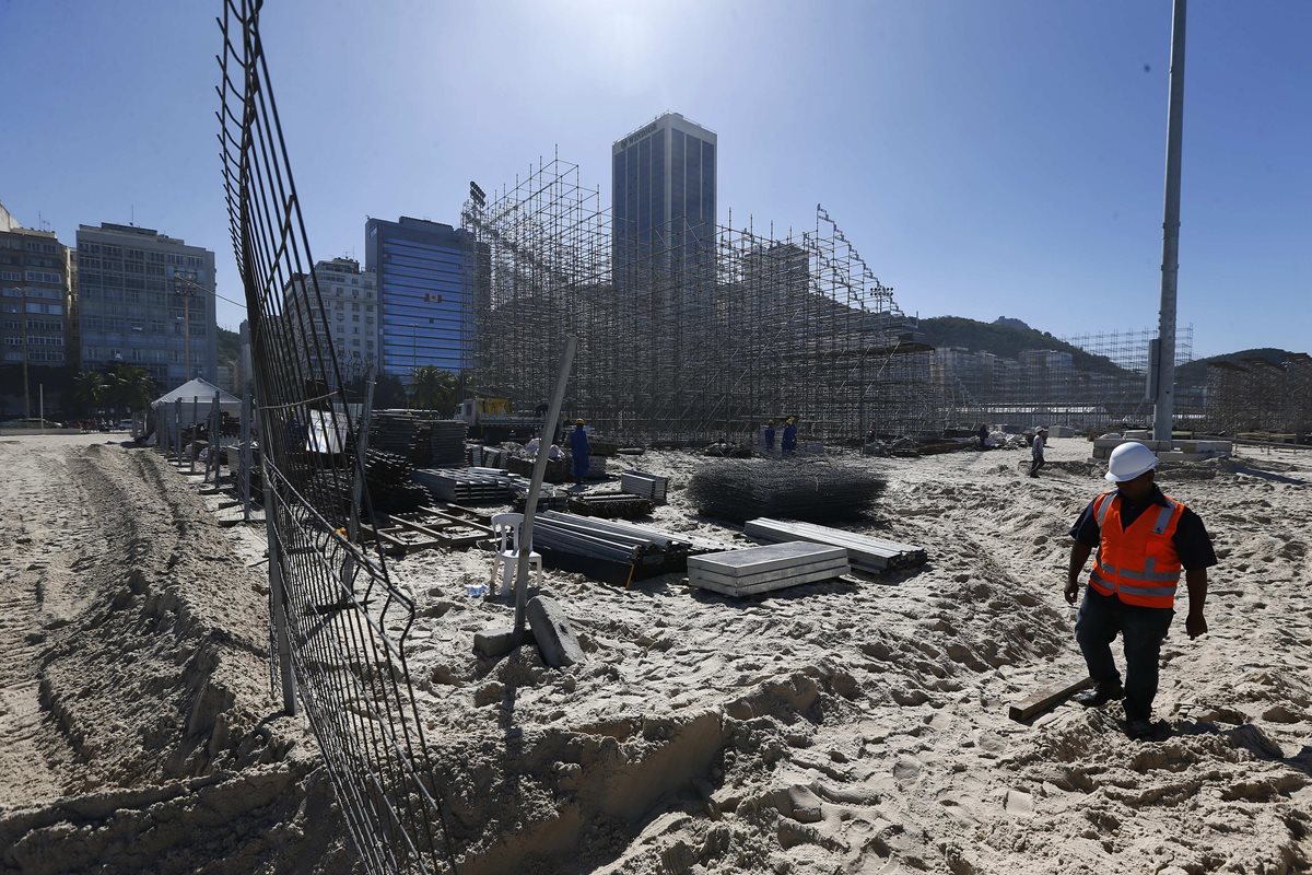 La Alcaldía de Río de Janeiro ordenó la interrupción de las obras debido a la falta de una licencia ambiental requerida para las obras. (Foto Prensa Libre: EFE)