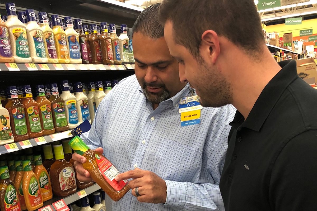 Santizo dirige la tienda 2727 de Walmart en Doral, Florida, la de mayor actividad en el país durante la temporada de vacaciones. (Foto Prensa Libre: Cortesía)