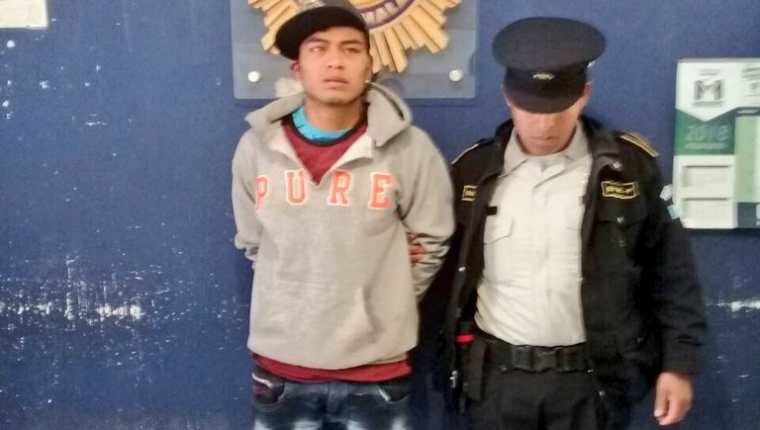 Salomón Tahay López fue capturado por hurto agravado en Quetzaltenango y huyó cuando era trasladado a un centro preventivo. (Foto Prensa Libre: PNC)