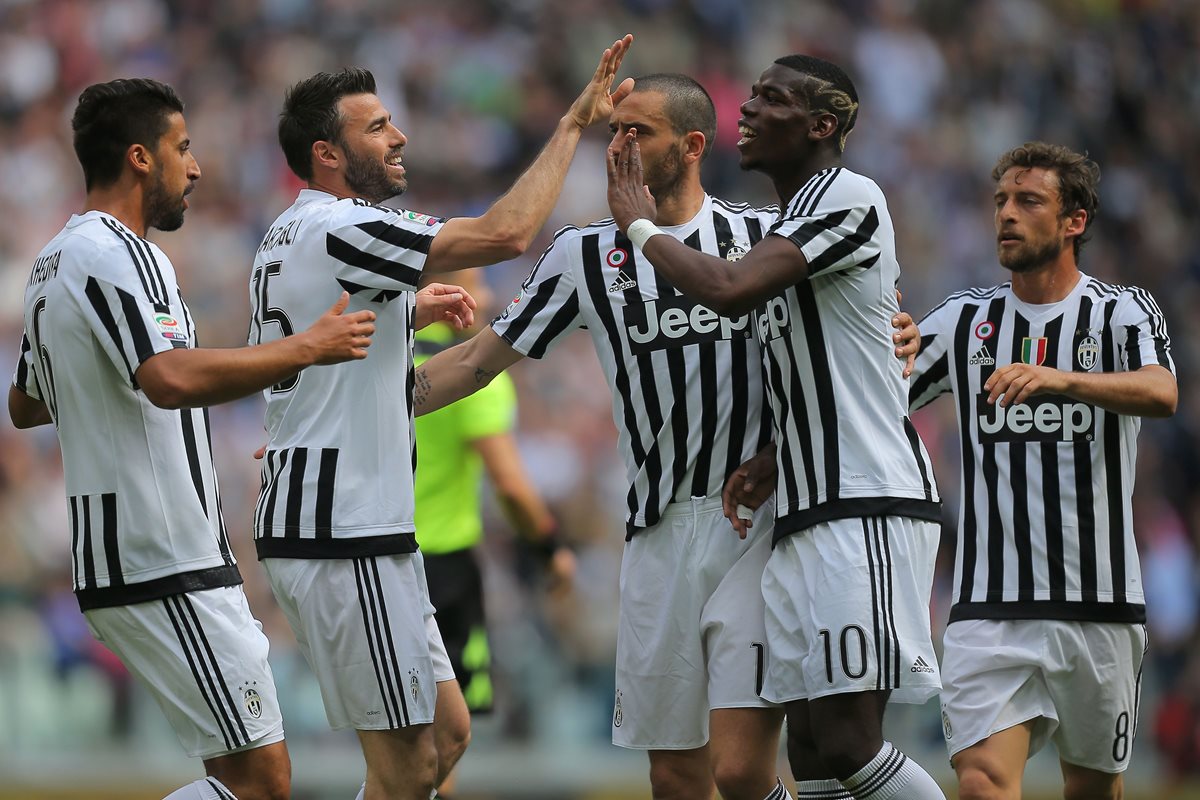 Con goles de Sami Khedira, Paul Pogba, Juan Cuadrado y Simone Padoin, la Juventus goleó al Palermo. (Foto Prensa Libre: EFE)