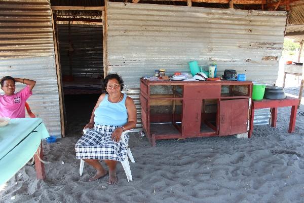 Según la comuna de Ocós, varias familias  llevan años de vivir en la playa de Tilapa, La Blanca.
