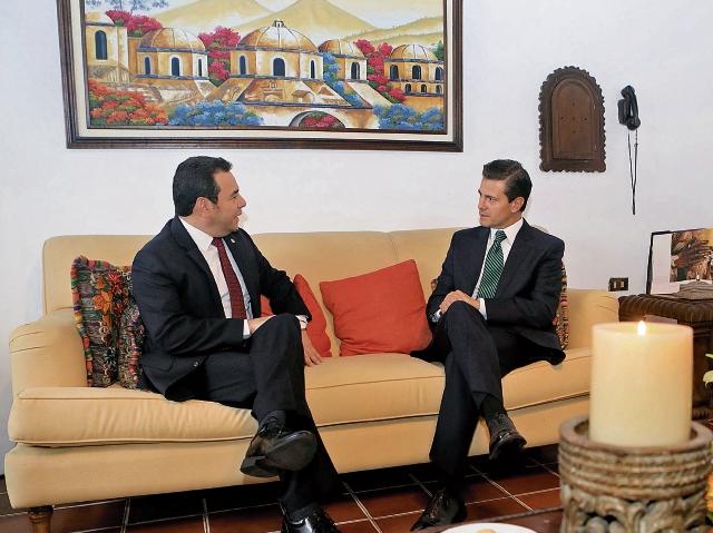 Los mandatarios sostuvieron ayer la primera reunión en el Hotel Casa Santo Domingo, Antigua Guatemala.