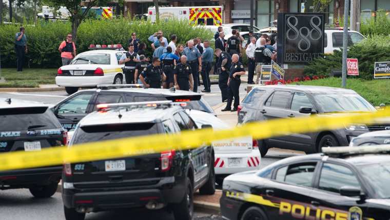 La Policía en la escena de la balacera en las instalaciones del periódico Capital Gazette, en Annapolis, Maryland, Estados Unidos.(Foto Prensa Libre:AFP).