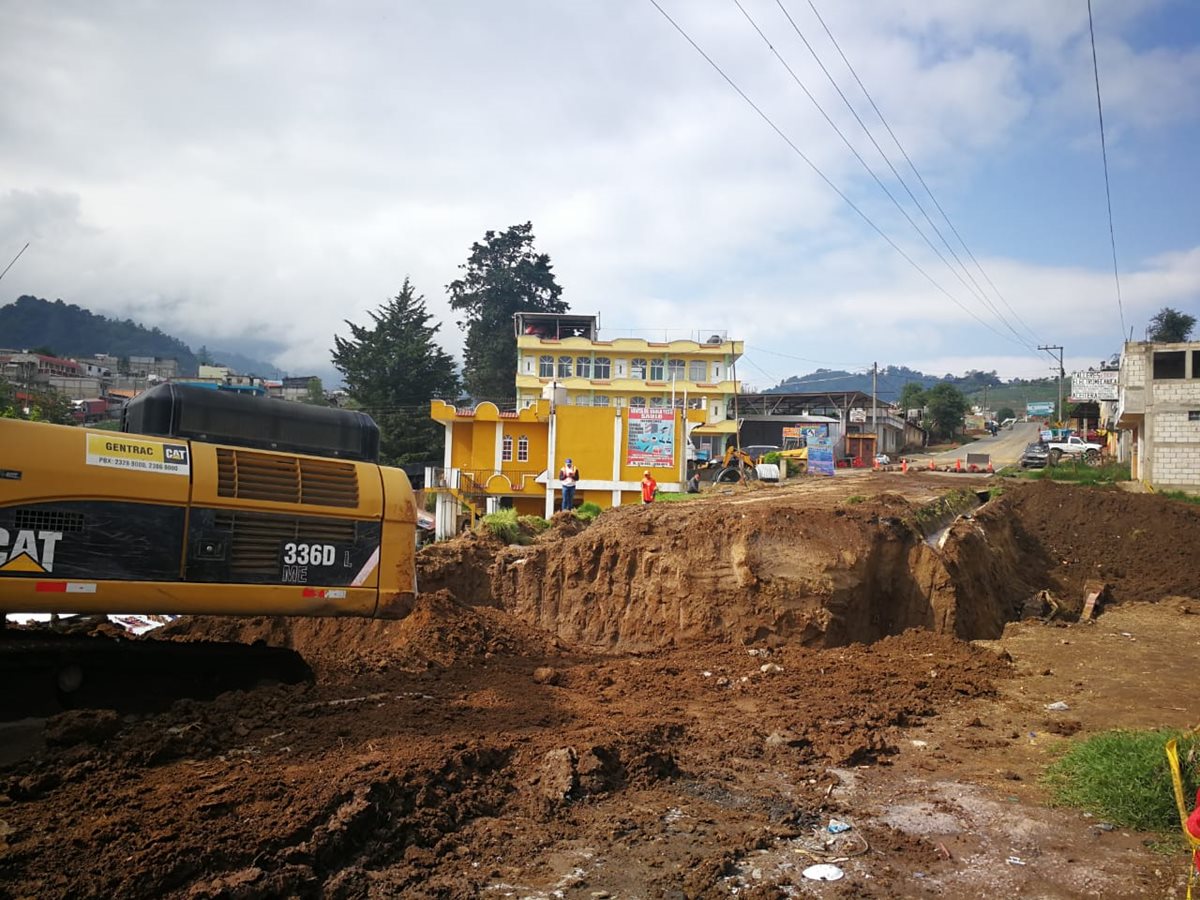 La carretera entre San Juan Ostuncalco y Concepción Chiquirichapa, Quetzaltenango, fue dañada por la lluvia. (Foto Prensa Libre: Cortesía)