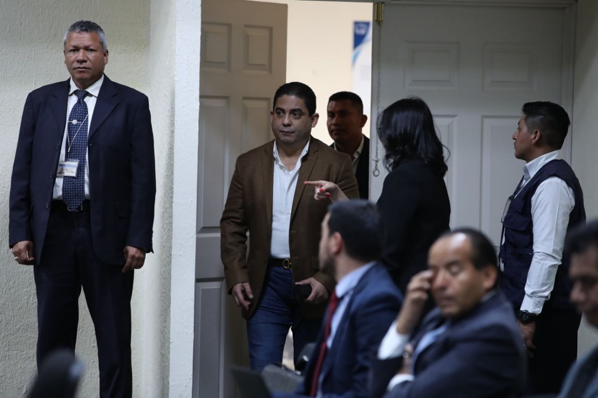 Juan Carlos Monzón llegó a la audiencia pero no pudo declarar. (Foto Prensa Libre: Paulo Raquec)