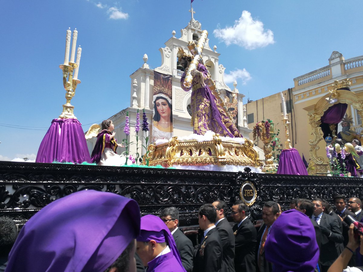 Procesión del Nazareno de Las Tres Gracias sale de la iglesia Beatas de Belén, en la zona 1. (Foto Prensa Libre: Oscar García).