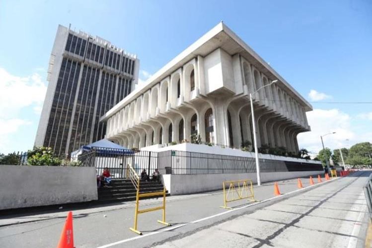Los 11 mil 500 empleados del Organismo Judicial (OJ) esperan la decisión del pleno de magistrados por la petición de bonos de fin de año. (Foto Prensa Libre: Hemeroteca)