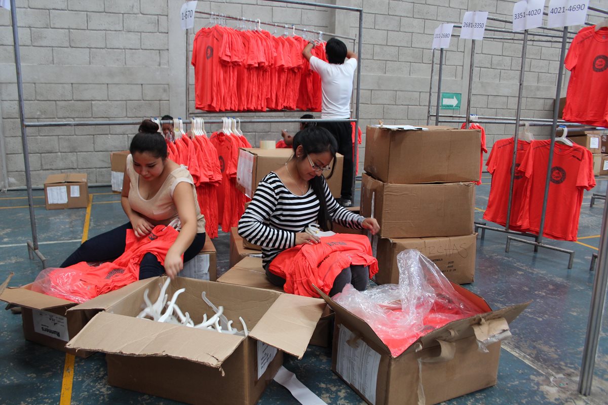 Este viernes y sábado se estarán entregando los números a los corredores inscritos. (Foto Prensa Libre: Eduardo Sam)