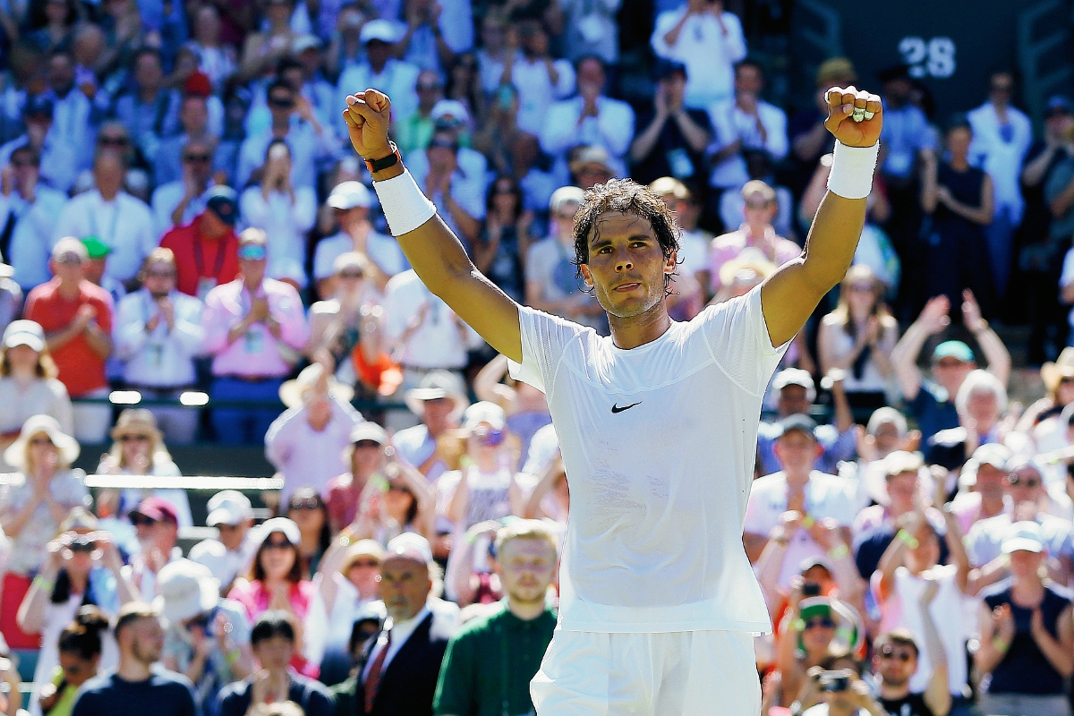 Rafael Nadal celebras tras ganar el duelo ante Bellucci en Wimbledon. (Foto Prensa Libre: AP)