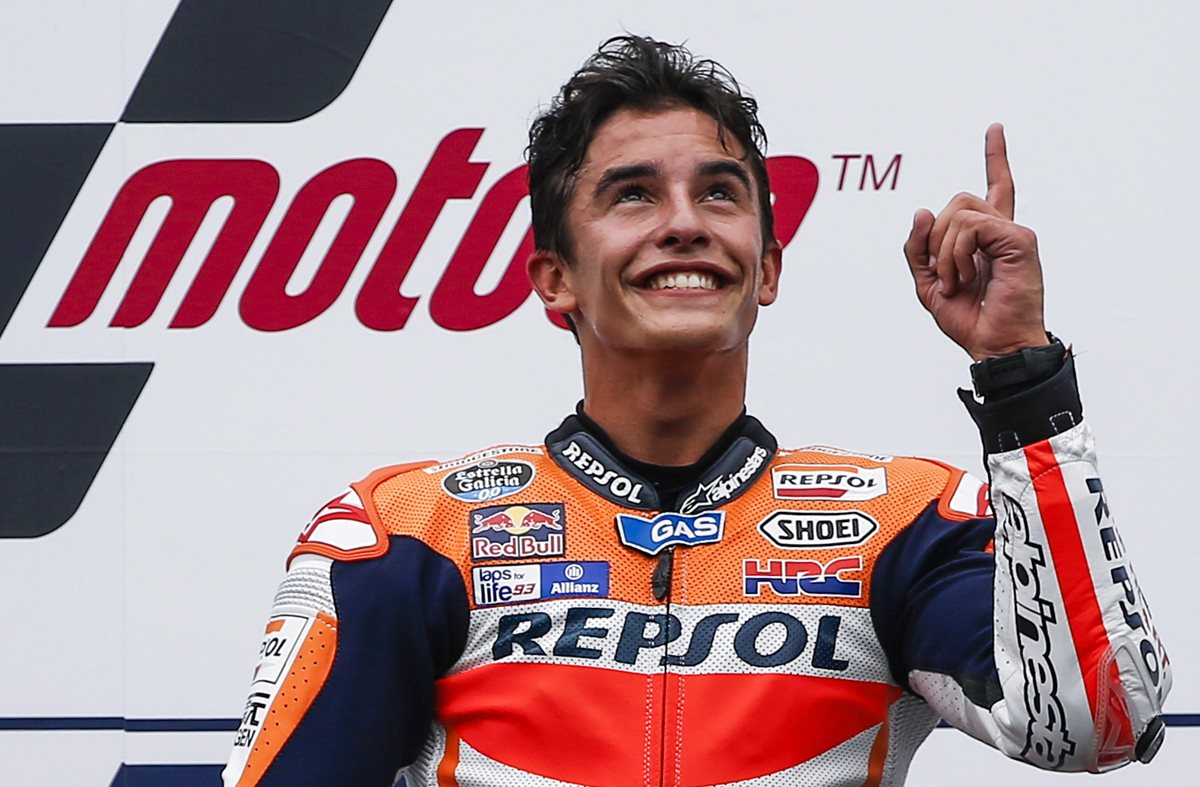 Marc Márquez se mostró feliz tras ganar en Indianápolis. (Foto Prensa Libre: EFE)