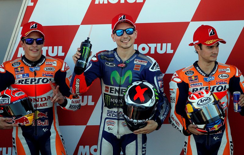 El piloto español Jorge Lorenzo, tras conseguir la "pole" del Gran Premio de la Comunidad Valenciana. (Foto Prensa Libre: EFE)