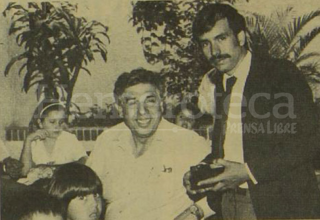 Rubén Aguirre durante su visita a Guatemala en 1987. (Foto: Hemeroteca PL)