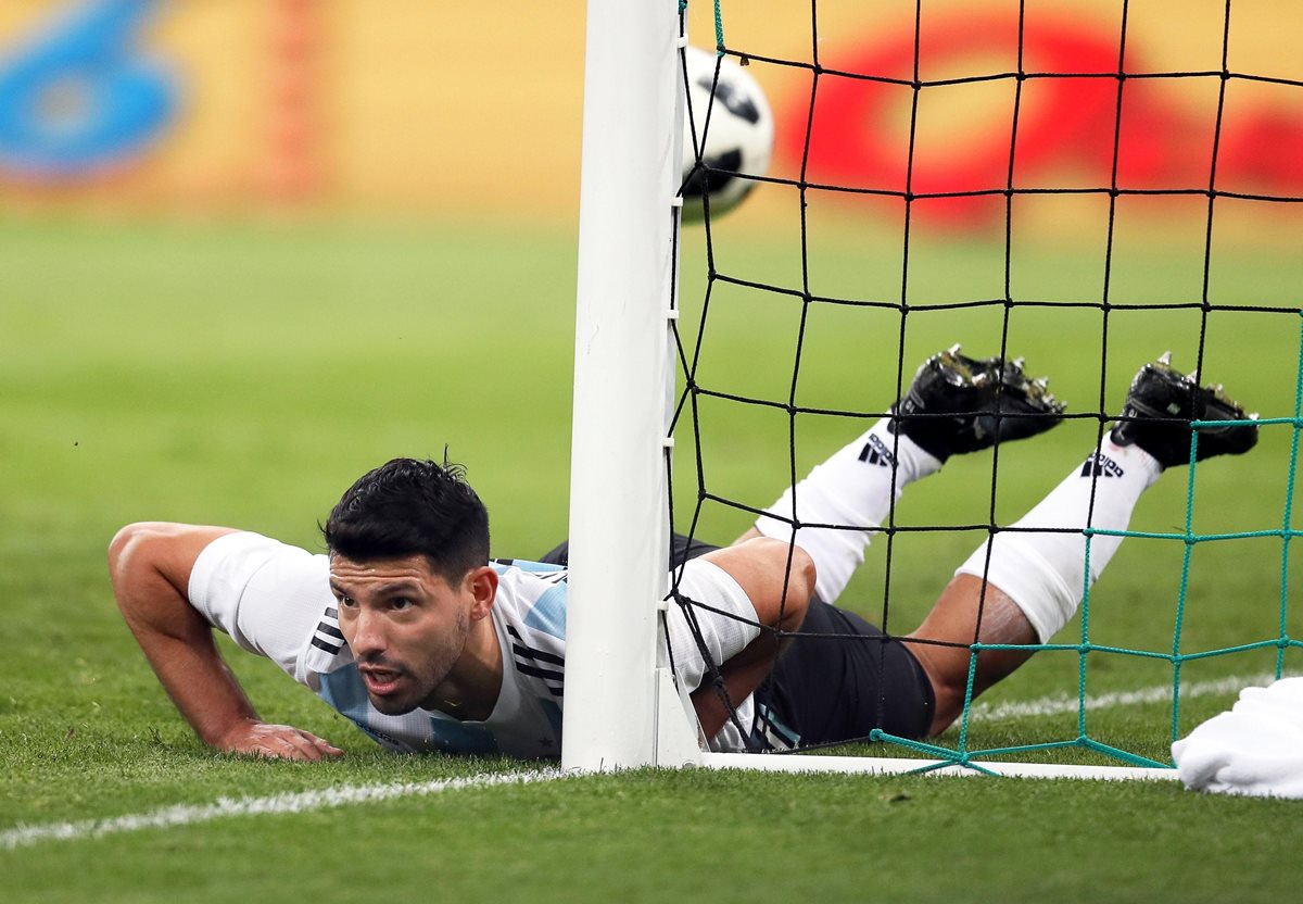 Sergio Agüero anotó uno de los goles de Argentina, en la derrota frente a Nigeria. (Foto Prensa Libre: EFE)