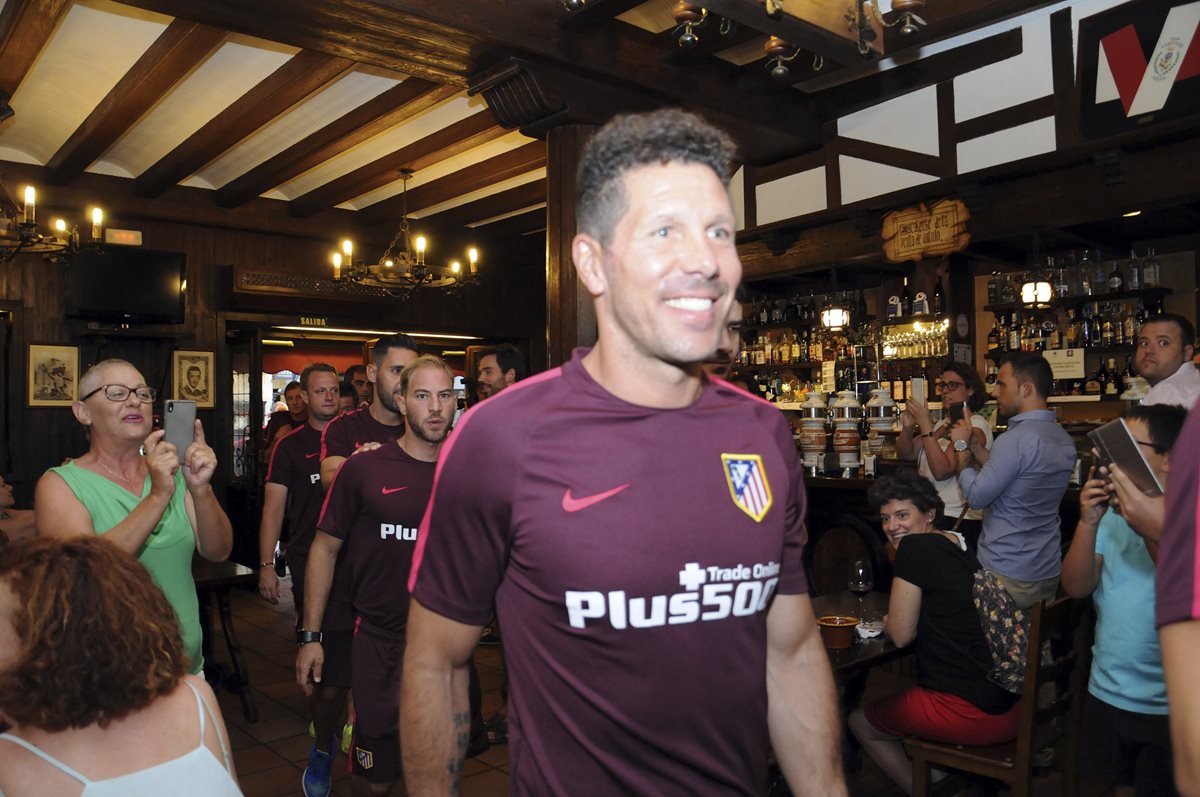 Diego Simeone y su equipo se encuentran concentrados en Los Ángeles de San Rafael en Segovia. (Foto Prensa Libre: EFE)