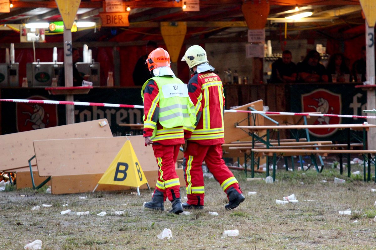 El hombre armado irrumpió en un concierto al aire libre en Austria. (Foto Prensa Libre: AFP).