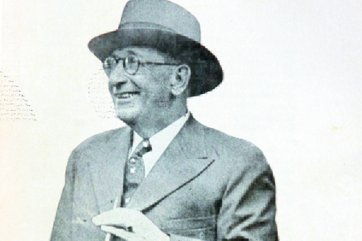 Una de las muchas postales de su campaña presidencial pagadas con fondos del Estado.