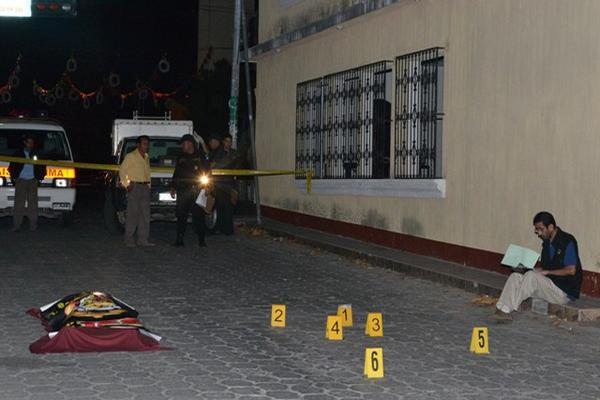 La víctima fue atacada cuando salía de trabajar. (Foto Prensa Libre: Miguel López)