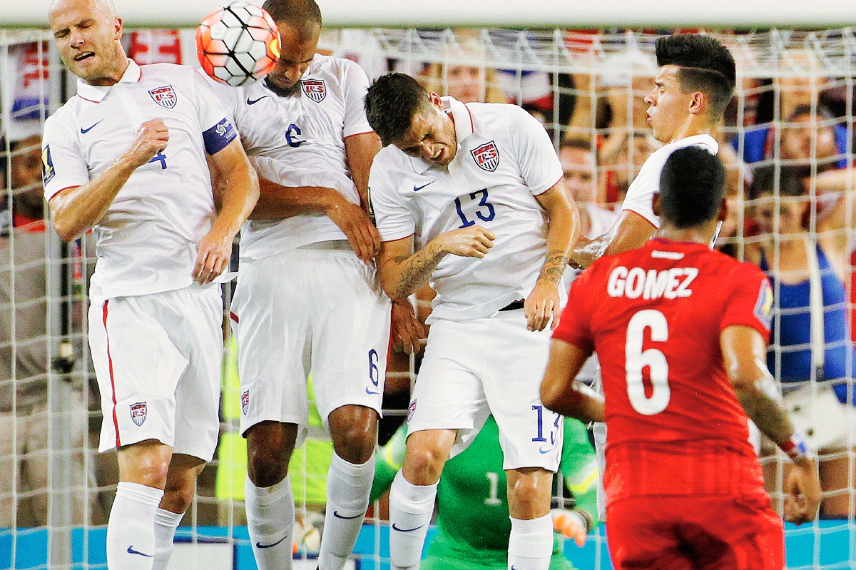 Estados Unidos es uno de los favoritos a quedarse con el torneo; esta noche sólo pudo empatar con Panamá. (Foto Prensa Libre: AP)